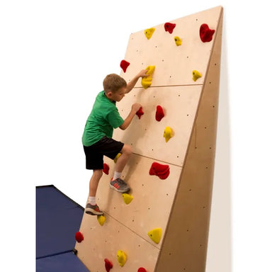 Everlast climable traverse wall side view.